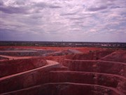New Cobar pit with Cobar in background