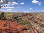 View east along Dales Gorge.