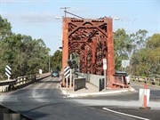 Approaching the Paringa Bridge