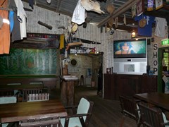 The Lions Den Pub - inside 