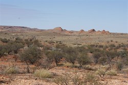 The quartz and ironstone country south of Tjarra.