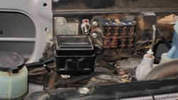 Auxilary Power source and power switch on firewall behind