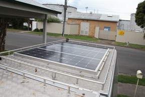 3 x 95W Roof mounted solar panels