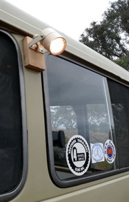 20W halogen lamp with magnetic base - Lights up the camp, flexible positioning