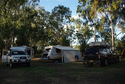 packing up at the free camp on the Dawson River near Moura