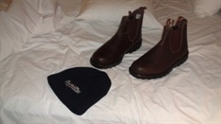 067 New Blunnies and matching beanie from Elders, Broken Hill.