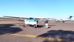081 The mighty Cessna with Dougie at Leigh Crk