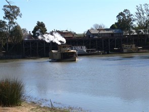 Paddlesteamers leaving the Echuca Wharf