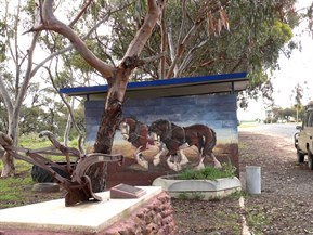 Yapeet murals