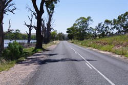 Scenic Drive road between Mannum and Bow Hill