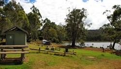 Picnic ground at Lake Leake