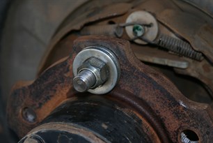 Stud being pulled through with flat side of wheel nut & 2 washers