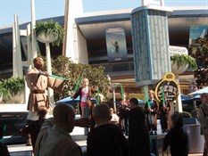 Chardae on stage with Jedi younglings