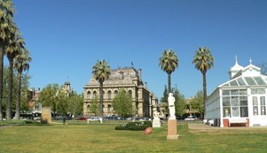 Bendigo park and buildings