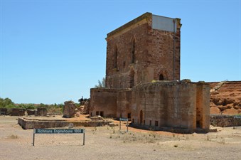 The Richmans Concentration Plant ruins, with old tailings dump in the background - Camera: NIKON CORPORATION NIKON D7000 Taken: 26 Jan 2012