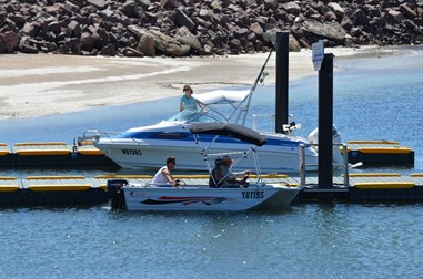 There was some action at the boat ramp - Camera: NIKON CORPORATION NIKON D7000 Taken: 26 Jan 2012