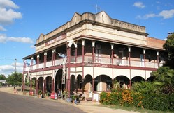 Railway Hotel Ravenswood Qld