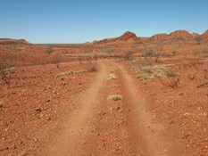 Track leading to Desert Queens Baths