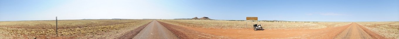 06 Aug 2011 Mt. Henderson in Birdsville Developmental Road - By: Hideya (vfr800hu)